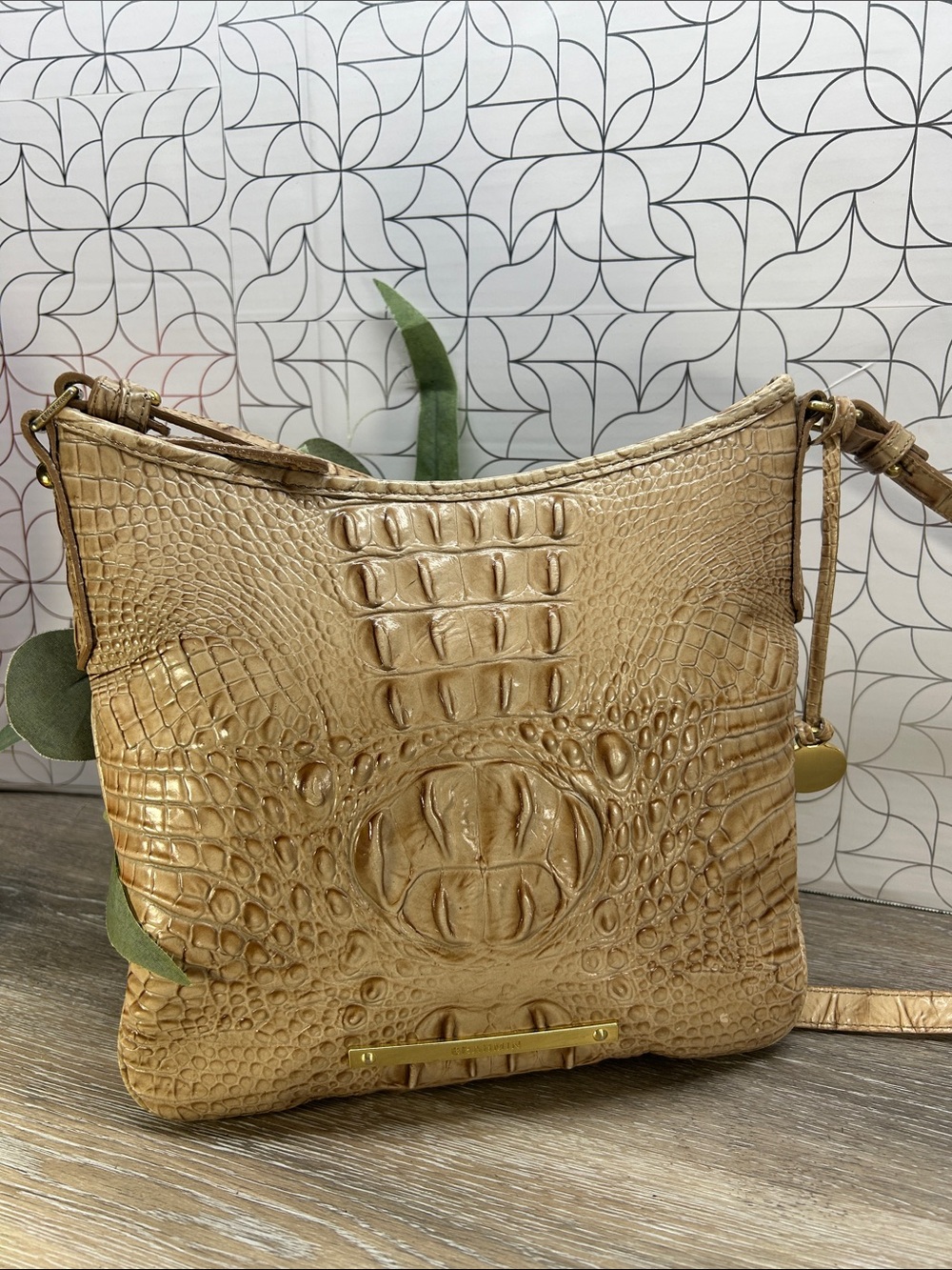 3392 Brahmin Croc-Embossed Metallic Gold Crossbody Bag 513392
